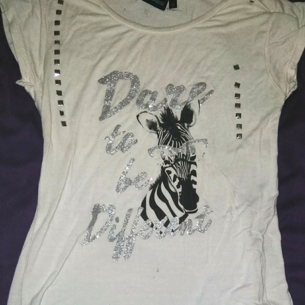 DARE TO BE DIFFERENT T-SHIRT